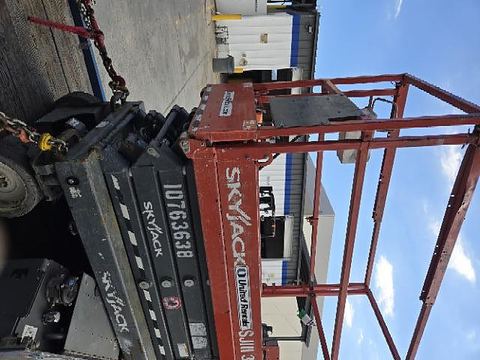 2018 SKYJACK SJIII3219 Scissor Lift 19' Electric