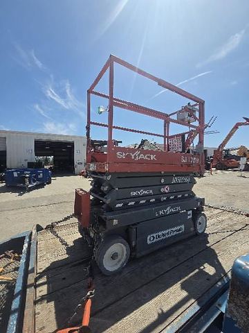 2018 SKYJACK SJIII3219 Scissor Lift 19' Electric