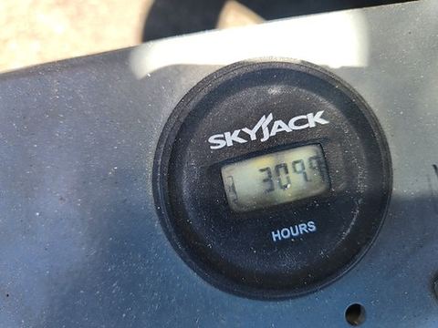 2018 SKYJACK SJIII3219 Scissor Lift 19' Electric