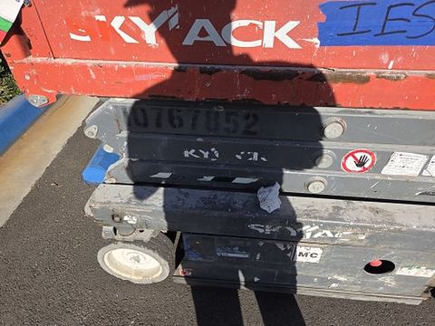 2018 SKYJACK SJIII3219 Scissor Lift 19' Electric