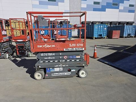 2018 SKYJACK SJIII3219 Scissor Lift 19' Electric