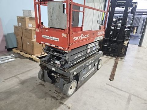 2018 SKYJACK SJIII3219 Scissor Lift 19' Electric