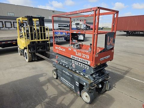 2018 SKYJACK SJIII3219 Scissor Lift 19' Electric