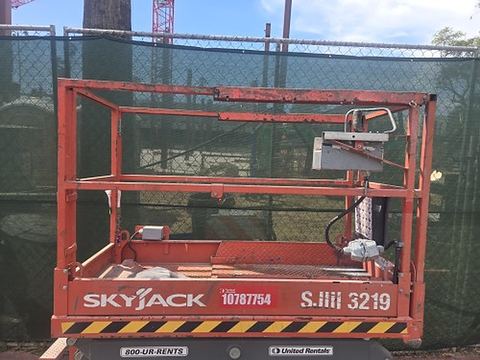 2018 SKYJACK SJIII3219 Scissor Lift 19' Electric
