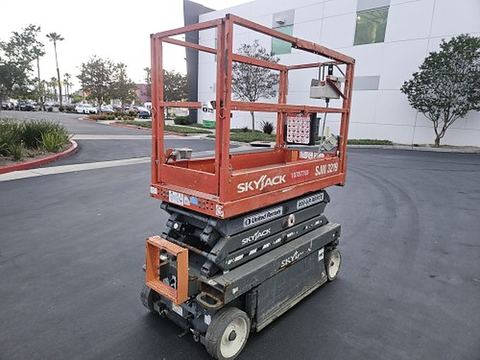 2018 SKYJACK SJIII3219 Scissor Lift 19' Electric