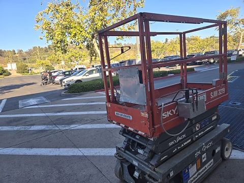 2018 SKYJACK SJIII3219 Scissor Lift 19' Electric