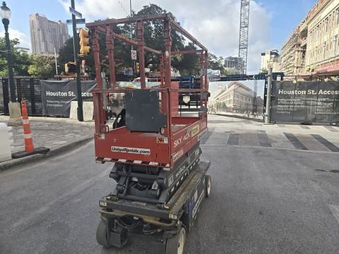 2018 SKYJACK SJIII3219 Scissor Lift 19' Electric