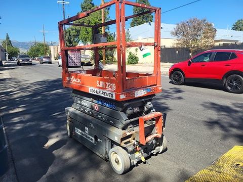 2018 SKYJACK SJIII3219 Scissor Lift 19' Electric