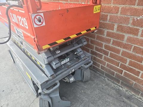 2018 SKYJACK SJIII3219 Scissor Lift 19' Electric