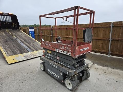 2018 SKYJACK SJIII3219 Scissor Lift 19' Electric