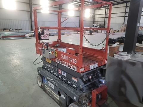 2018 SKYJACK SJIII3219 Scissor Lift 19' Electric