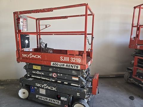 2018 SKYJACK SJIII3219 Scissor Lift 19' Electric