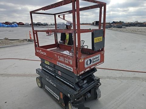 2018 SKYJACK SJIII3219 Scissor Lift 19' Electric