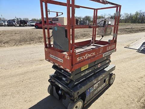 2018 SKYJACK SJIII3219 Scissor Lift 19' Electric