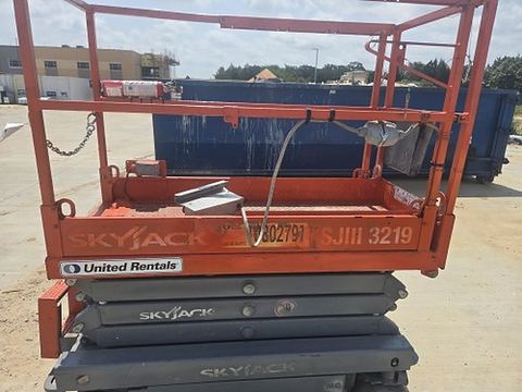 2018 SKYJACK SJIII3219 Scissor Lift 19' Electric