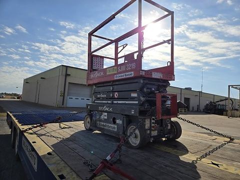 2018 SKYJACK SJIII3219 Scissor Lift 19' Electric