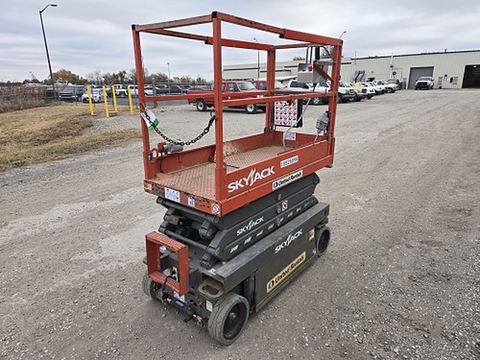 2018 SKYJACK SJIII3219 Scissor Lift 19' Electric