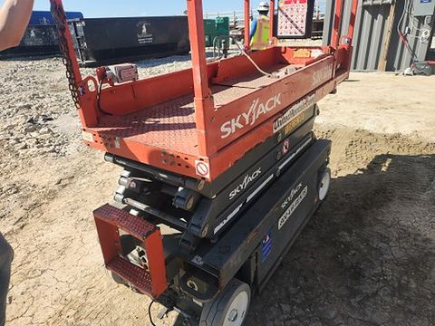 2018 SKYJACK SJIII3219 Scissor Lift 19' Electric