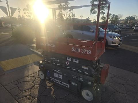 2018 SKYJACK SJIII3219 Scissor Lift 19' Electric