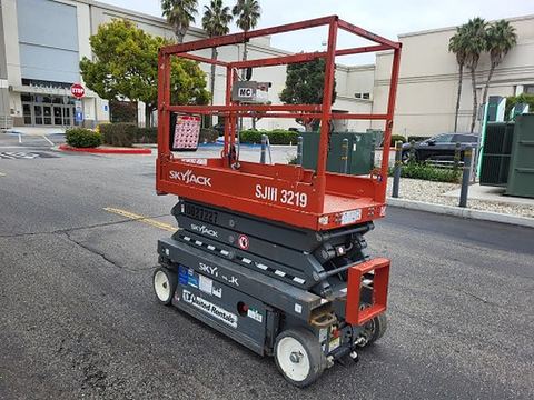 2018 SKYJACK SJIII3219 Scissor Lift 19' Electric