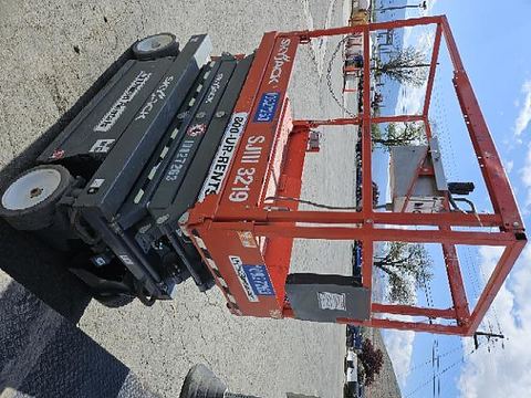 2018 SKYJACK SJIII3219 Scissor Lift 19' Electric