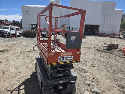 2018 SKYJACK SJIII3219 Scissor Lift 19' Electric