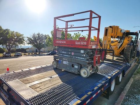 2018 SKYJACK SJIII3219 Scissor Lift 19' Electric