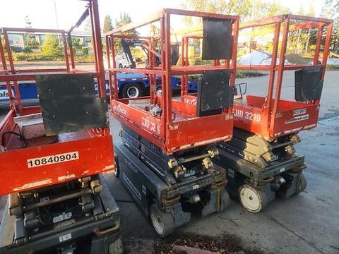 2018 SKYJACK SJIII3219 Scissor Lift 19' Electric