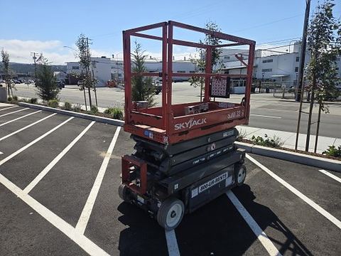 2018 SKYJACK SJIII3219 Scissor Lift 19' Electric