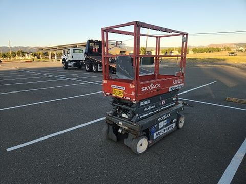 2018 SKYJACK SJIII3219 Scissor Lift 19' Electric