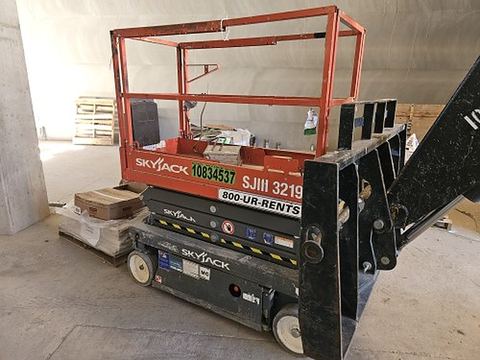 2018 SKYJACK SJIII3219 Scissor Lift 19' Electric