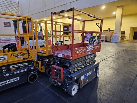 2018 SKYJACK SJIII3219 Scissor Lift 19' Electric
