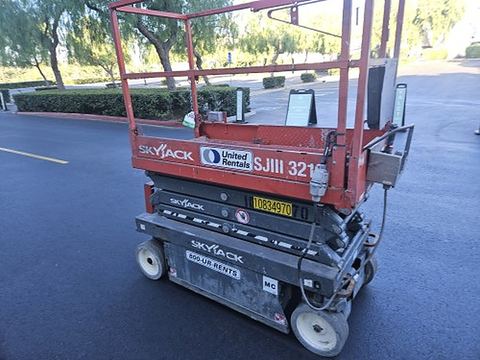 2018 SKYJACK SJIII3219 Scissor Lift 19' Electric