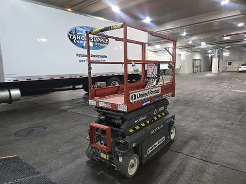 2018 SKYJACK SJIII3219 Scissor Lift 19' Electric