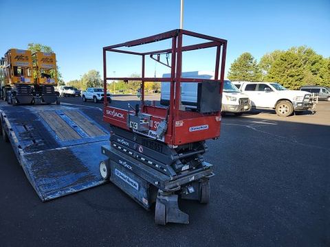 2018 SKYJACK SJIII3219 Scissor Lift 19' Electric