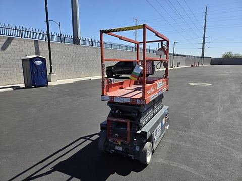 2018 SKYJACK SJIII3219 Scissor Lift 19' Electric