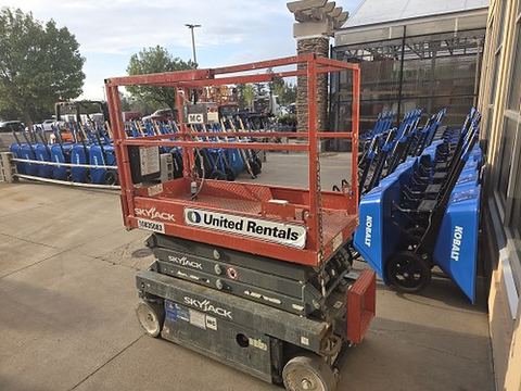 2018 SKYJACK SJIII3219 Scissor Lift 19' Electric