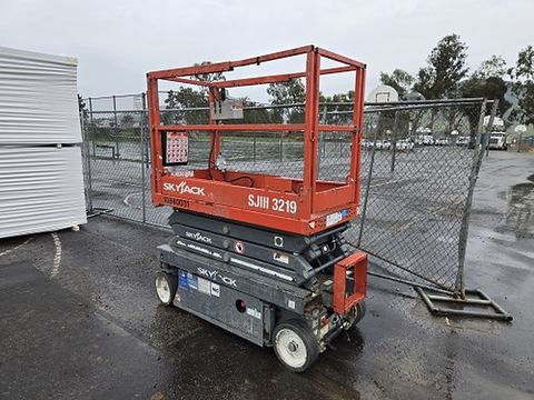 2018 SKYJACK SJIII3219 Scissor Lift 19' Electric