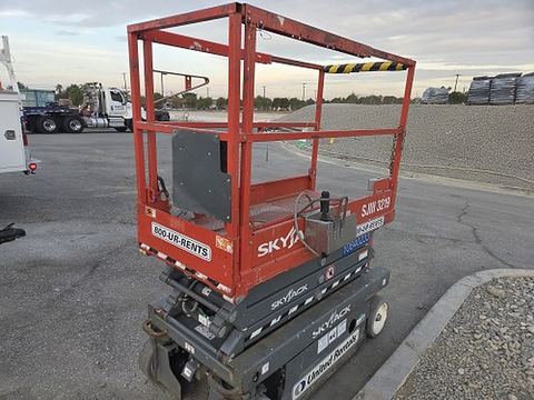 2018 SKYJACK SJIII3219 Scissor Lift 19' Electric