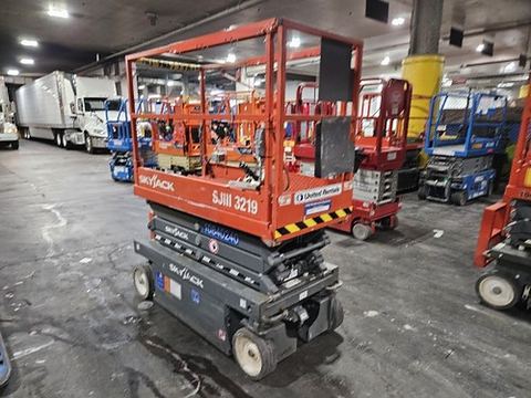 2018 SKYJACK SJIII3219 Scissor Lift 19' Electric