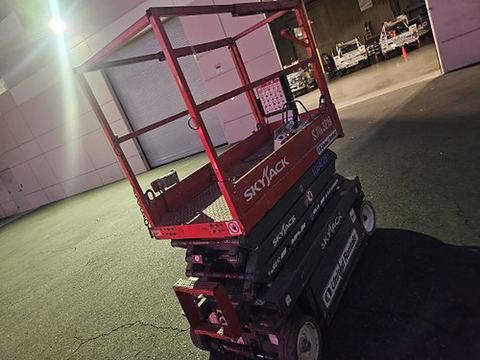 2018 SKYJACK SJIII3219 Scissor Lift 19' Electric