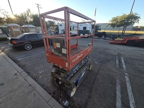 2018 SKYJACK SJIII3219 Scissor Lift 19' Electric