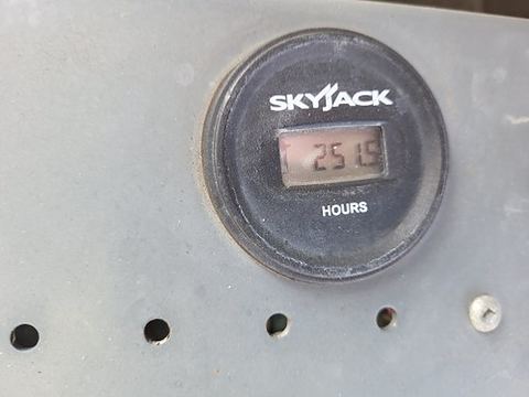 2018 SKYJACK SJIII3219 Scissor Lift 19' Electric