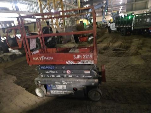 2018 SKYJACK SJIII3219 Scissor Lift 19' Electric