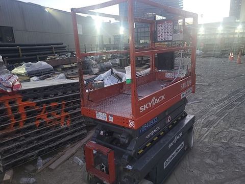 2018 SKYJACK SJIII3219 Scissor Lift 19' Electric