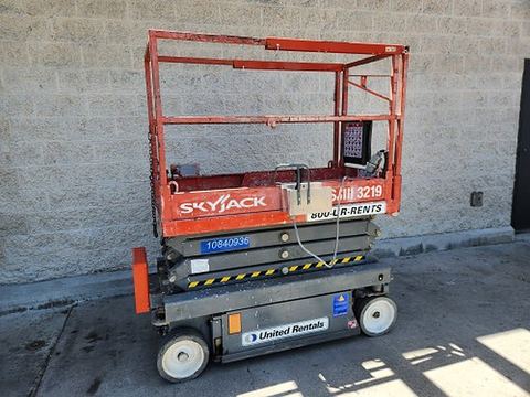 2018 SKYJACK SJIII3219 Scissor Lift 19' Electric