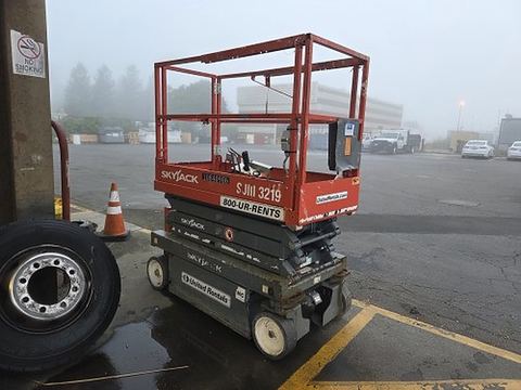 2018 SKYJACK SJIII3219 Scissor Lift 19' Electric