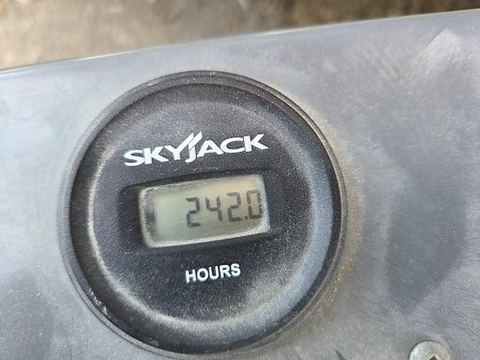 2018 SKYJACK SJIII3219 Scissor Lift 19' Electric