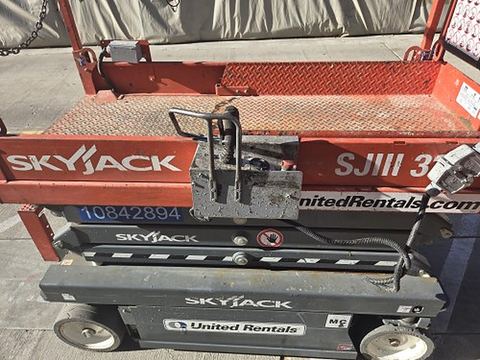 2018 SKYJACK SJIII3219 Scissor Lift 19' Electric