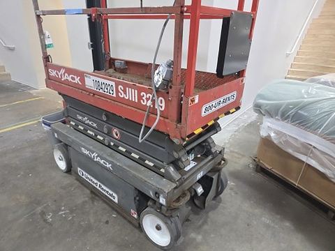 2018 SKYJACK SJIII3219 Scissor Lift 19' Electric